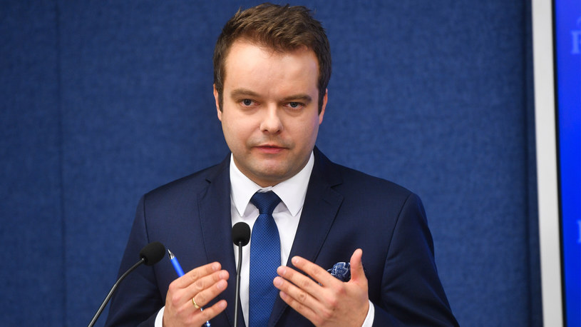 Rzecznik PiS Rafał Bochenek skrytykował łączenie zmiany kodeksu postępowania cywilnego z procesem Jarosława Kaczyńskiego /Radek Pietruszka /PAP