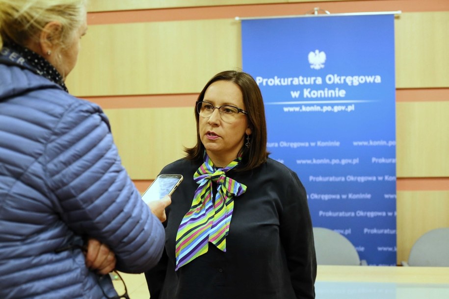 Rzecznik prokuratora okręgowego w Koninie Aleksandra Marańda podczas oświadczenia dla mediów /Tomasz Wojtasik /PAP