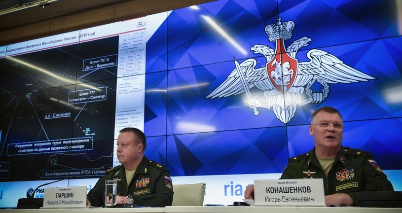 Rzecznik resortu obrony Rosji Igor Konaszenkow i generał Nikołaj Parszyn /VASILY MAXIMOV /AFP