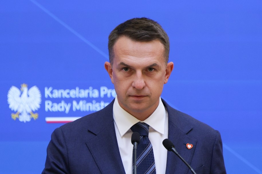 Rzecznik rządu Adam Szłapka na konferencji prasowej po zakończonym posiedzeniu Rady Ministrów w siedzibie KPRM w Warszawie. /Paweł Supernak /PAP