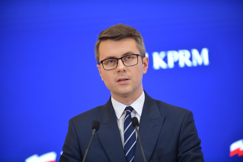 Rzecznik rządu Piotr Mueller podczas konferencji prasowej po posiedzeniu Rady Ministrów / 	Marcin Obara  /PAP