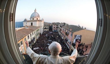 Rzecznik Watykanu: Odwaga Benedykta XVI nie mniejsza niż Jana Pawła II
