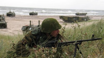 "Rzeczpospolita": Cywile z atrapami w ogniu walki