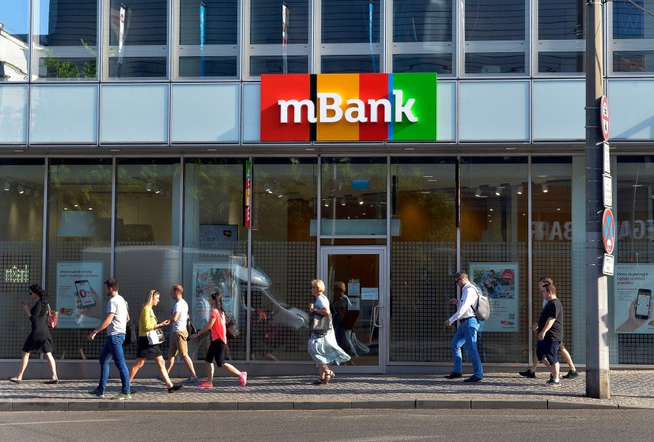 "Rzeczpospolita": Francuzi wycofują się i nie złożą oferty na mBank /Michaela Rihova /PAP/CTK