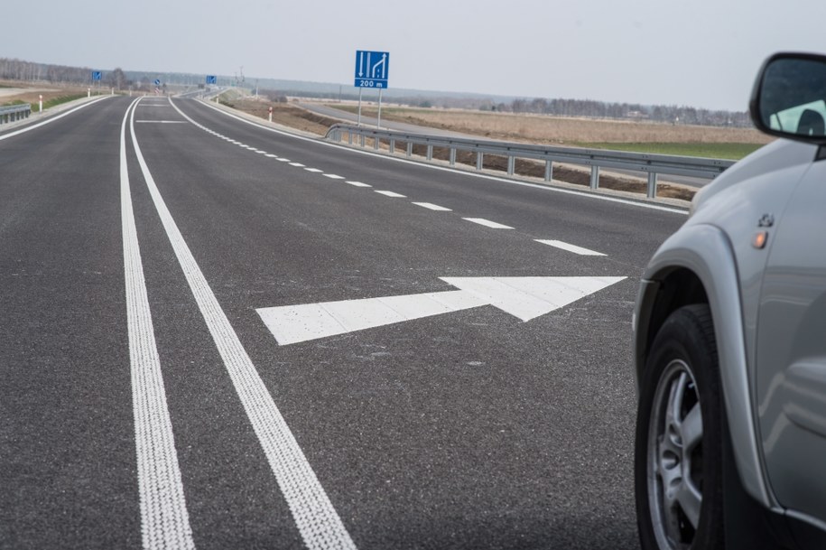 "Rzeczpospolita": Na nowe auto wydajemy średnio 34 pensje /	Grzegorz Michałowski   /PAP