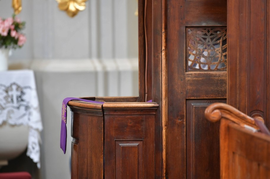 "Rzeczpospolita": Rekordowe wydatki na księży