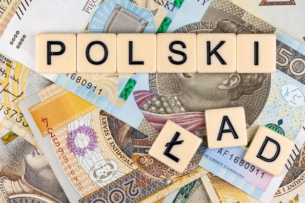 "Rzeczpospolita”: Szyfrowana podwyżka w Polskim Ładzie. Realna stawka PIT prawie 40 procent /shutterstock /