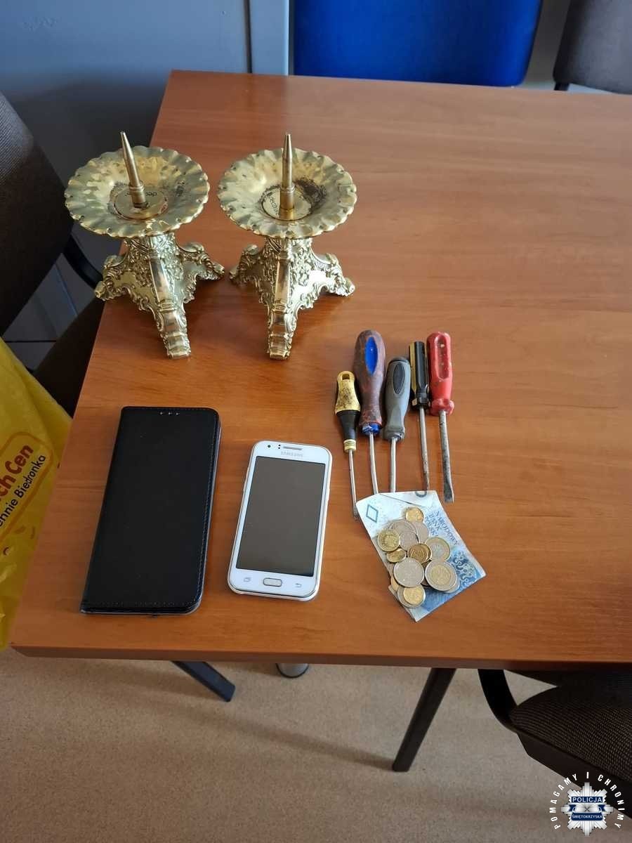 Rzeczy znalezione przy zatrzymanym /Policja Świętokrzyska /Policja