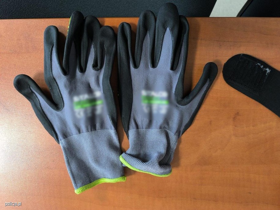 Rzeczy znalezione przy zatrzymanym /Policja /