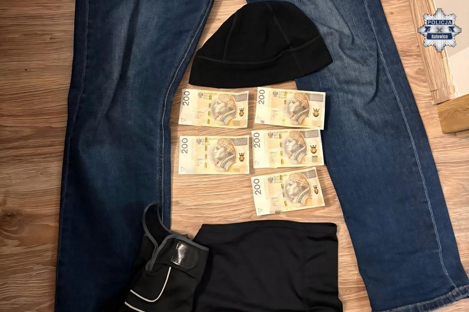 Rzeczy znalezione w mieszkaniu 43-latka /slaska.policja.pl /Policja