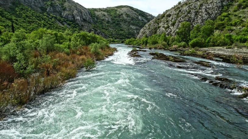 Rzeka Neretwa ma swoje źródło w Bośni i Hercegowinie, przepływa przez Chorwację i wpływa do Adriatyku /pixabay.com /materiały prasowe