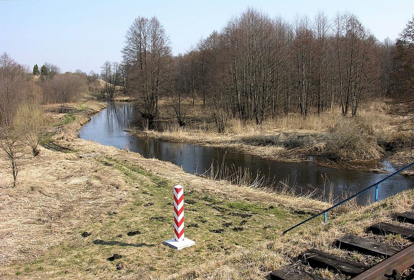 Rzeka Świsłocz widziana z granicznego mostu kolejowego /Adrian Grycuk /Wikimedia