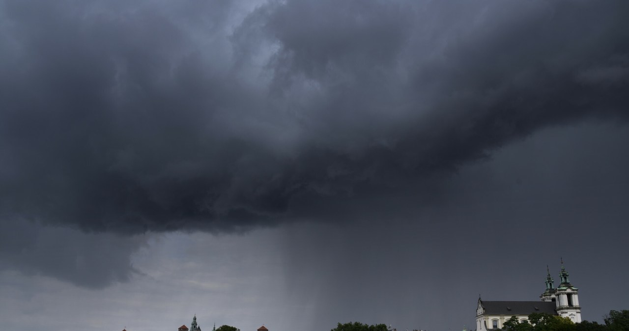 Rzeki atmosferyczne w ciągu godziny mogą wywołać kastofalne powodzie, /foto: Albin Marciniak /East News