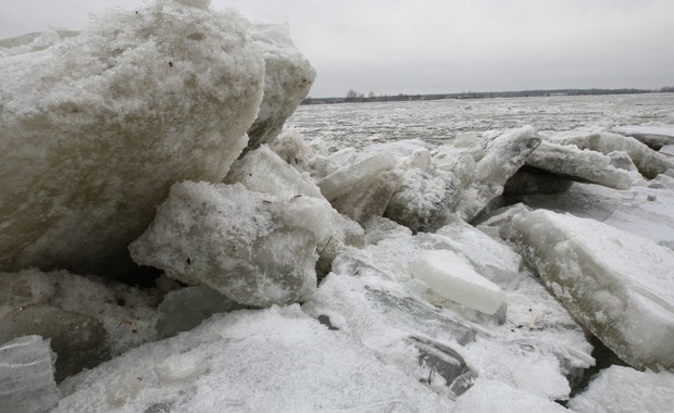 Rzeki przybierają po roztopach. Ogłoszono alarmy przeciwpowodziowe