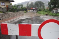 Rzeki w Małopolsce niebezpiecznie wzbierają