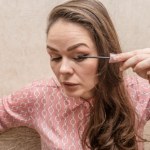 triki makijażowe Rzęsy będą długi i idealnie rozdzielone. Maluj je w ten sposób