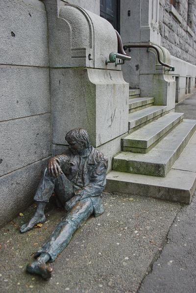 Rzeźba bezdomnego w Oslo /&copy;123RF/PICSEL