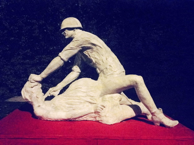 Rzeźba "Komm Frau" ("Chodź, kobieto") Jerzego Bohdana Szumczyka stanęła przy głównej ulicy Gdańska /Archiwum autora /PAP