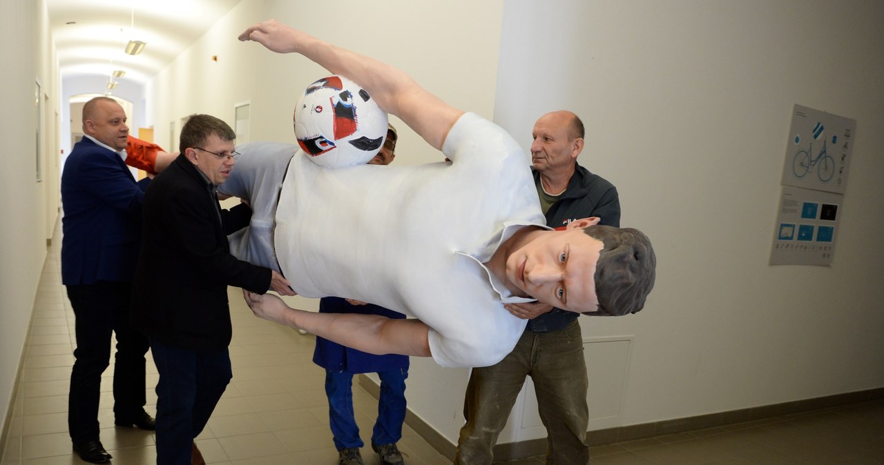 Rzeźba Lewandowskiego z rekordem świata