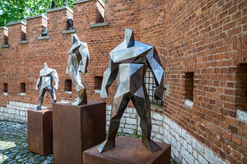 Rzeźby w ramach wystawy "Kontrasty" /Jan Graczyński /East News