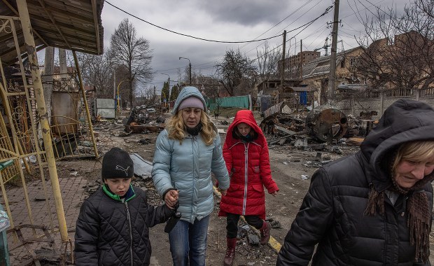 Rzeźnicy z Buczy w drodze do miast na wschodzie Ukrainy. "Uciekajcie!" 
