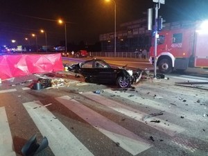Rzgów: Tragiczny wypadek. BMW rozpadło się na dwie części. Nowe informacje