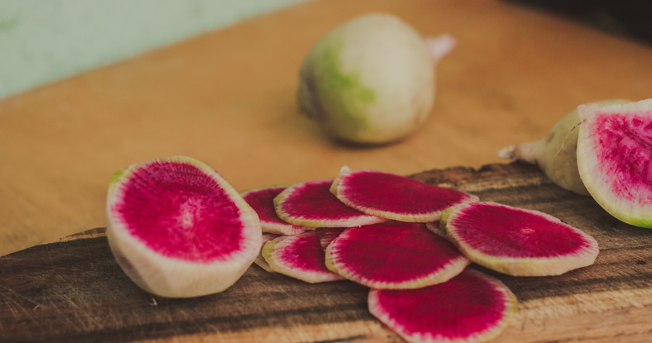 Rzodkiew arbuzowa wzmacnia odporność i pomaga organizmowi oczyścić się z toksyn /123RF/PICSEL
