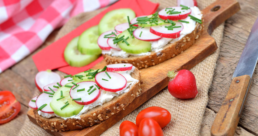 Rzodkiewka jest pomocna w łagodzeniu męczącego kaszlu, a także w chorobach oskrzeli i astmie /123RF/PICSEL