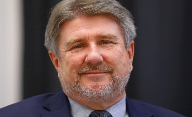 Rzońca o lotach z Kuchcińskim: Przecież siedzenia nie ugryzłem