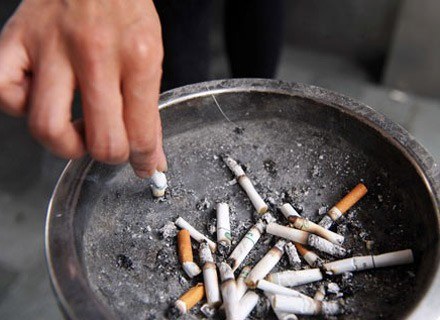 Rzuć palenie! Bo czy dymek warty jest ryzyka śmierci? /AFP