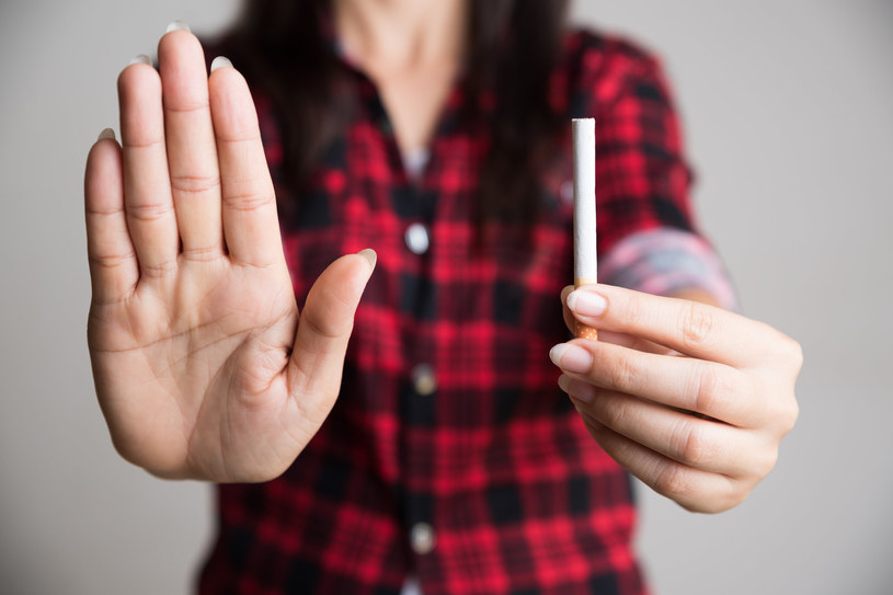 Rzucanie palenia to walka z nałogiem na trzech poziomach - wyjaśnia ekspertka /123RF/PICSEL