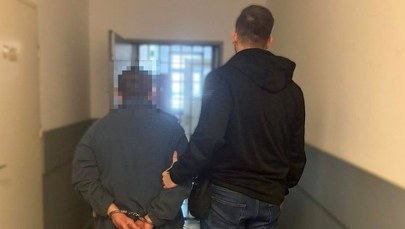 Rzucił się na policjantów z włączoną piłą spalinową. Niecodzienna intewencja na Mazowszu 