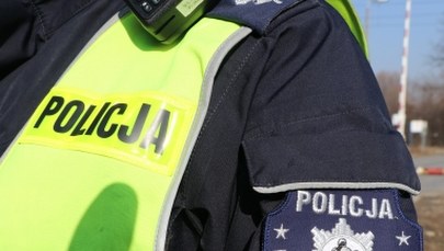 Rzucił się z siekierą na policjantów. Funkcjonariusze postrzelili go w nogę