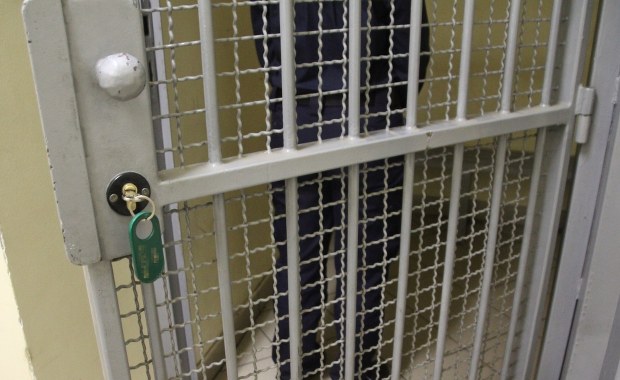 Rzucił w komisariat koktajlami Mołotowa, by "zwrócić na siebie uwagę". Były żołnierz w areszcie