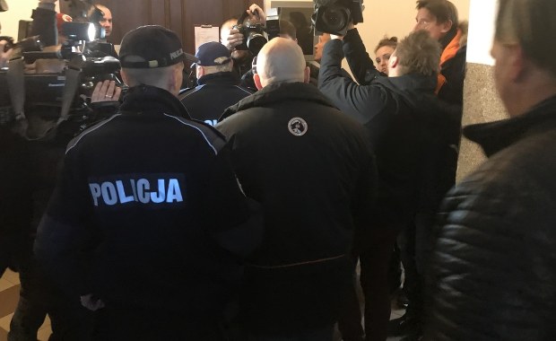 Rzuciła się pod pociąg przez "Krystka"? Wznowiono śledztwo ws. śmierci Anaid