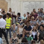 Rzym: Mieszkańcy sami postanowili bronić Schodów Hiszpańskich przez turystami