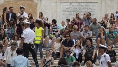 Rzym: Mieszkańcy sami postanowili bronić Schodów Hiszpańskich przez turystami