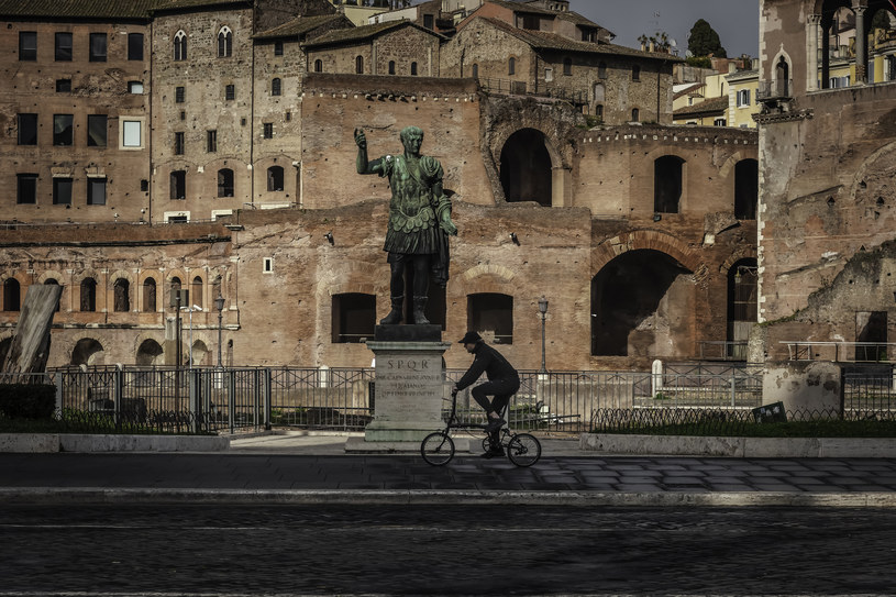 Rzymianie w pandemii pokochali rowery /Stefano Montesi - Corbis/Corbis via Getty Images /Getty Images