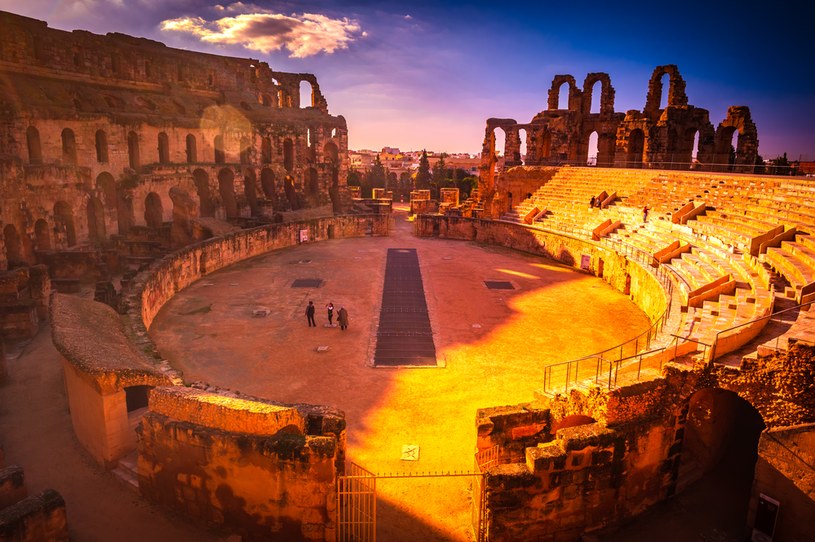 Rzymski amfiteatr w El Jem jest doskonale zachowanym zabytkiem /123RF/PICSEL