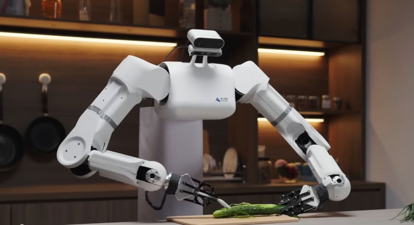 S1 to humanoidalny robot stworzony przez Chińczyków. Jest bardzo precyzyjny. /YouTube/Astribot /materiały prasowe