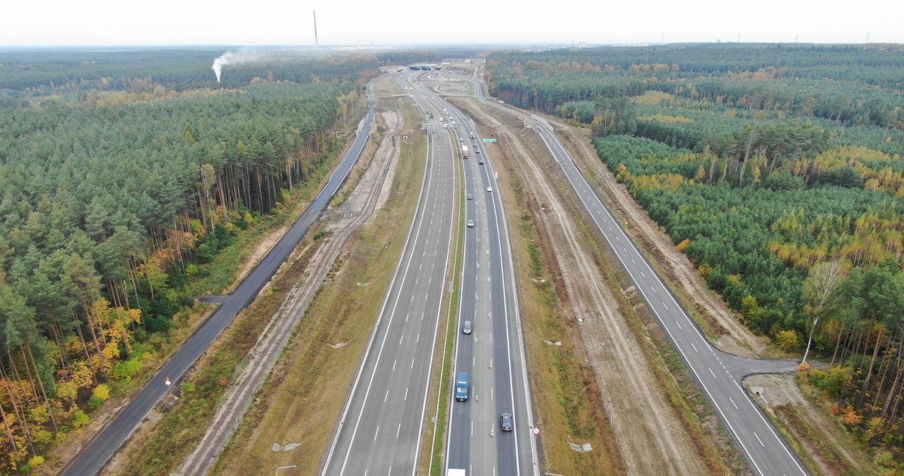 S3. Nowy odcinek drogi ma po trzy pasy ruchu w każdą stronę. /GDDKiA