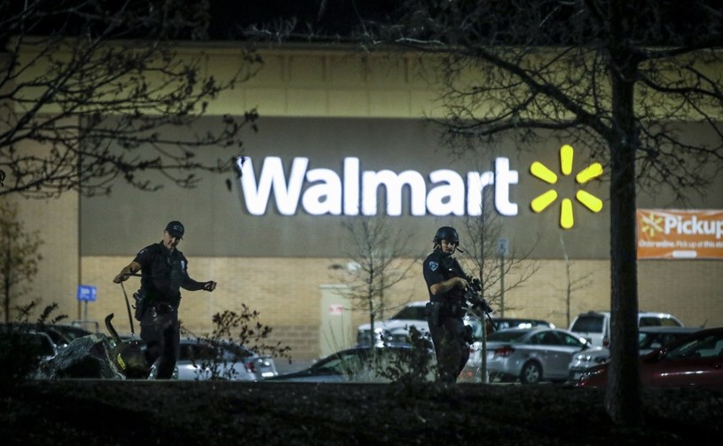 Są ofiary śmiertelne strzelaniny w Walmarcie w Thornton /Marc Piscotty /AFP
