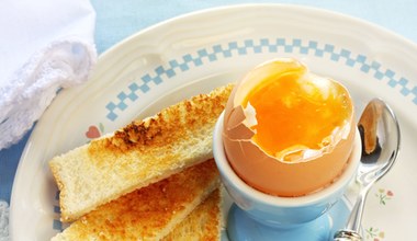 Są prawdziwą skarbnicą witamin, ale mają dużo cholesterolu. Ile jajek możemy jeść?