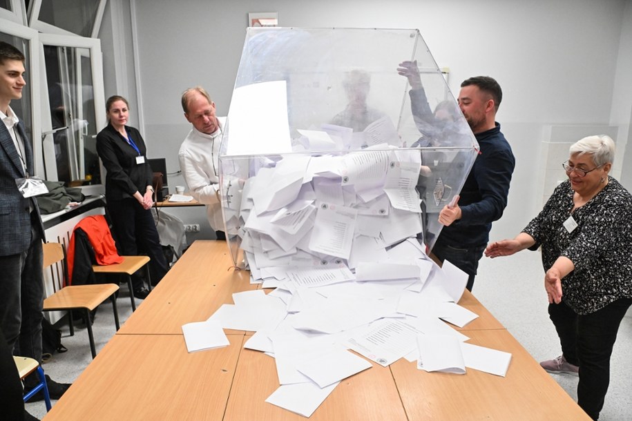 Są wyniki late poll. Kto zyskał, a kto stracił?