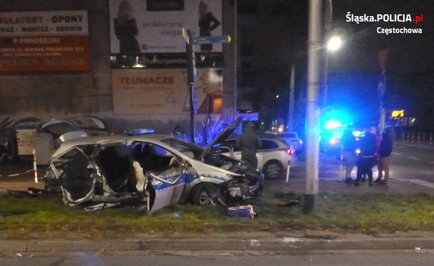 Są zarzuty dla 30-latka, który wjechał na skrzyżowanie na czerwonym świetle i staranował radiowóz