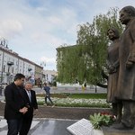 Saakaszwili złożył kwiaty pod pomnikiem Lecha i Marii Kaczyńskich