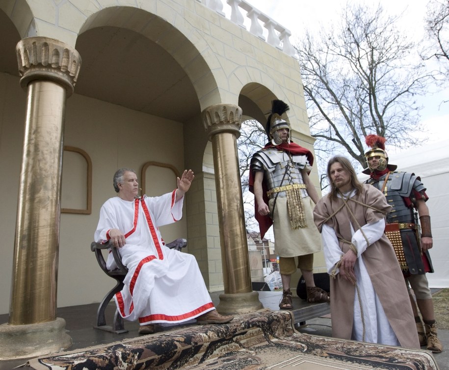 Sąd nad Chrystusem. Misterium Męki Pańskiej w Górze Kalwarii. Zdjęcie archiwalne /Paweł Kula /PAP