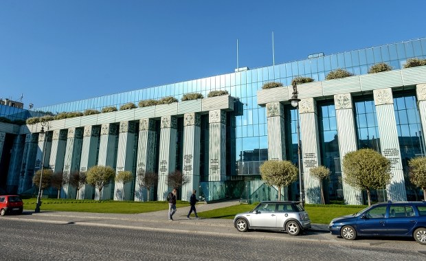 Sąd Najwyższy rozwiązuje problemy nowej izby