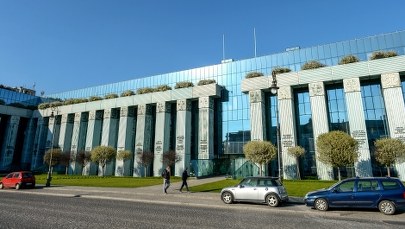 Sąd Najwyższy rozwiązuje problemy nowej izby