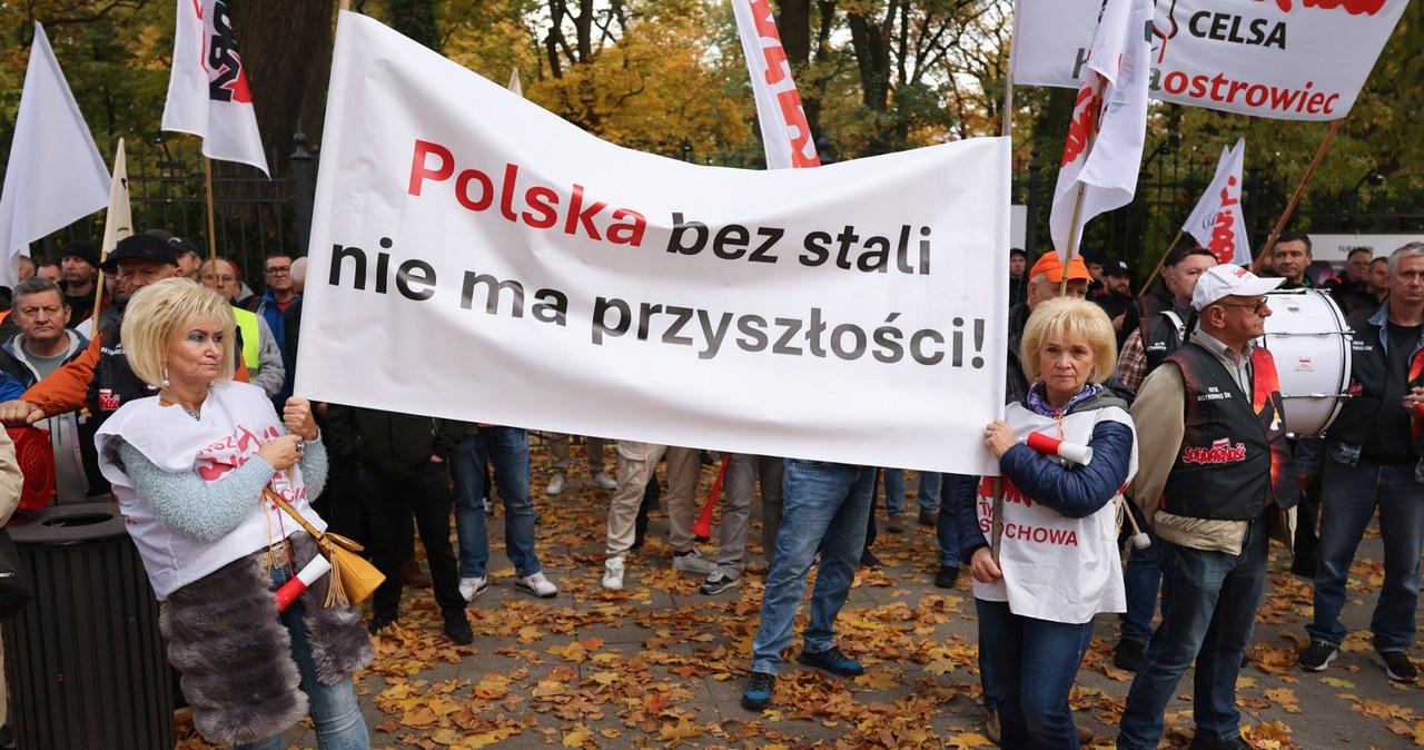 Sąd oddalił zażalenie ws. ogłoszenia upadłości właściciela Huty Częstochowa. W środę pod KPRM odbył się protest branży hutniczej /Albert Zawada /PAP